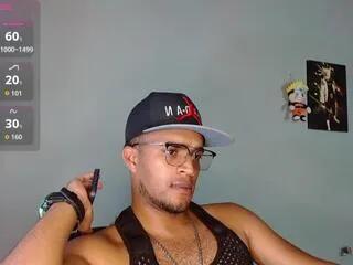 latino_xandre on Flirt4Free