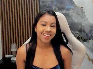Freechat maddie_rae on Flirt4Free