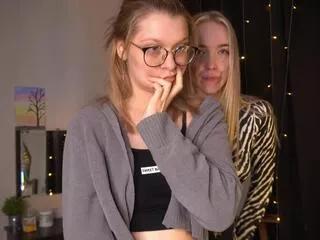 mae_beddingfield_sara_mauri on Flirt4Free 