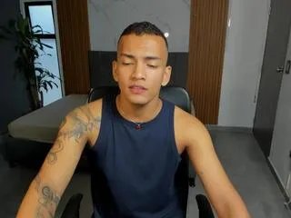 Offline rafael_leonn on Flirt4Free