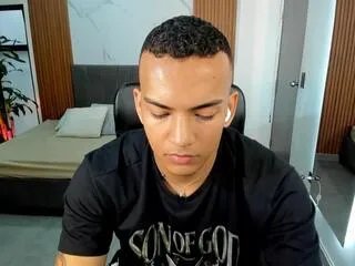 Offline rafael_leonn on Flirt4Free