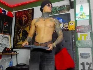 Offline raymond_courtois on Flirt4Free