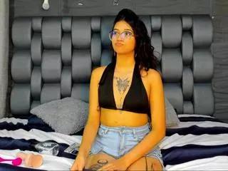 roxanne_evan on Flirt4Free 