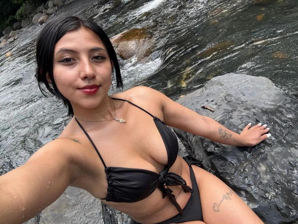 AgatheRoux on LiveJasmin