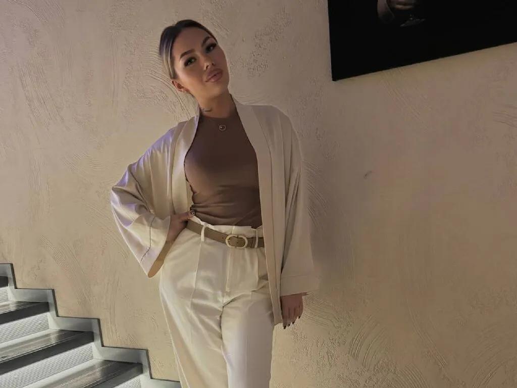 DariIova on LiveJasmin