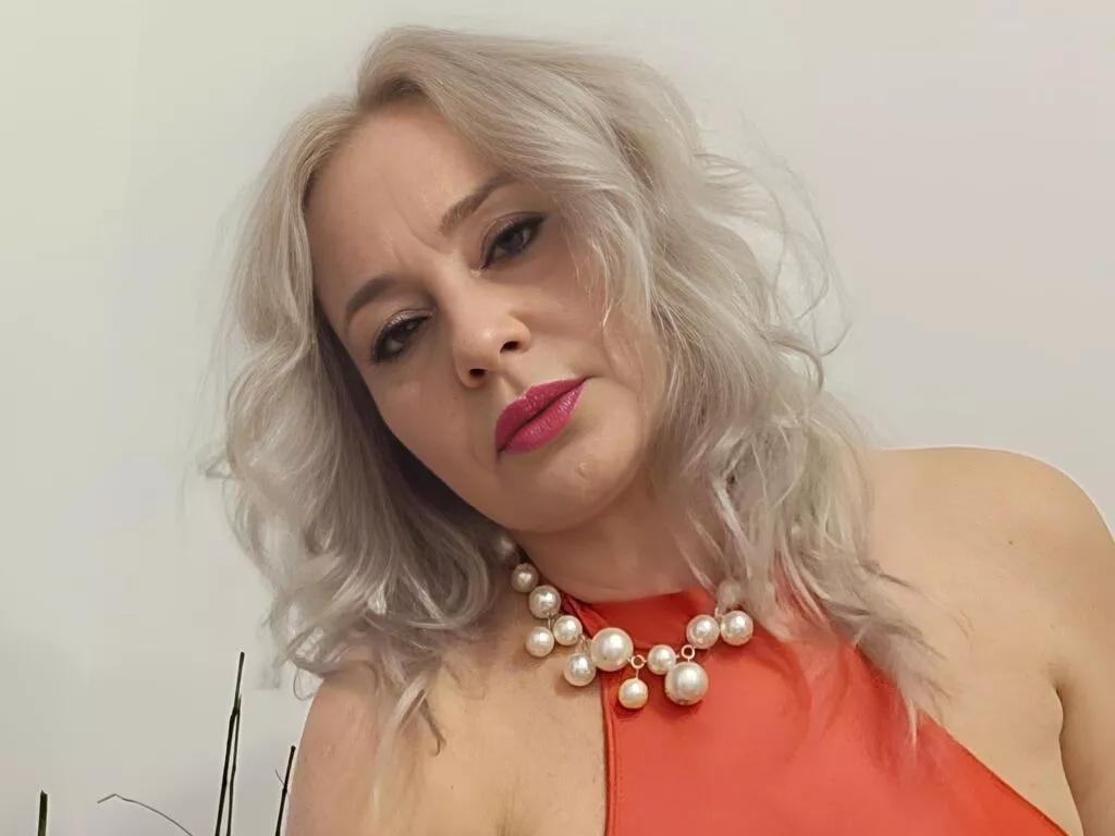 EmilyLoowe on LiveJasmin