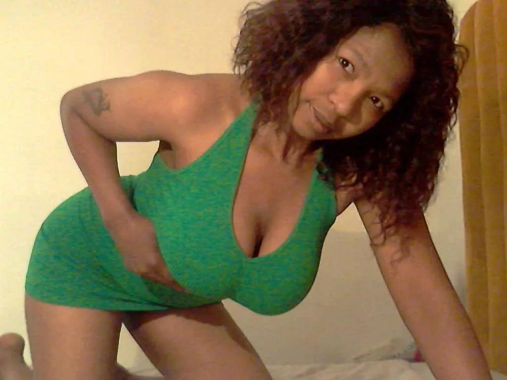 LuciaNana on LiveJasmin 
