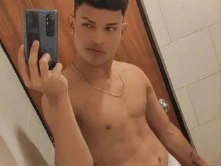Aleogarcia2104 on Streamate