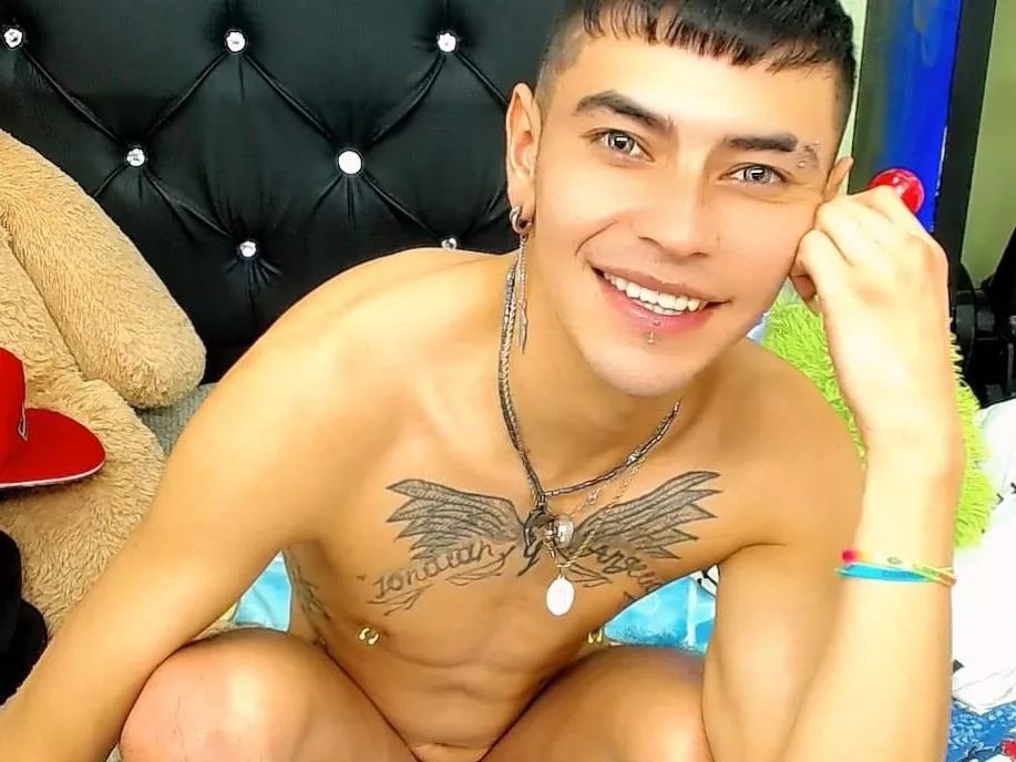 Offline alextsexx on Streamate