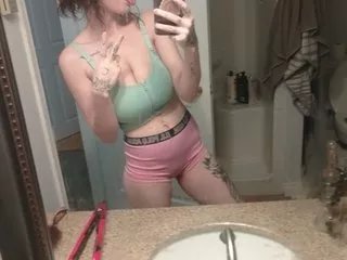 Offline AlyLoveXXX on Streamate