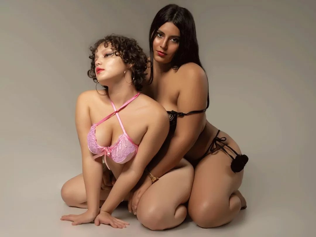 Offline AmbarWood on Streamate