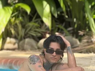 Offline AmyRavens on Streamate