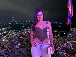 EmaClark21 on Streamate