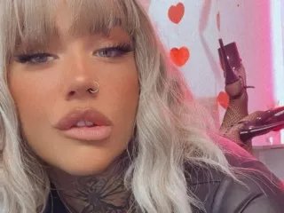 Offline GoddessChanel222 on Streamate