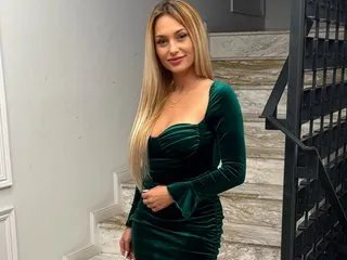 Offline IsaVelvet on Streamate