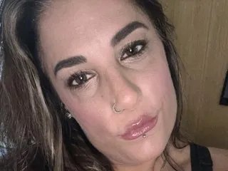 Offline IvyBelle_MilfUK on Streamate