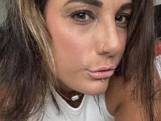 Offline IvyBelle_MilfUK on Streamate