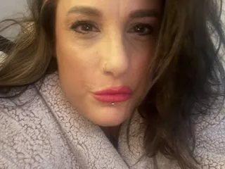 Offline IvyBelle_MilfUK on Streamate