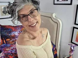 IzzyOnCam on Streamate 