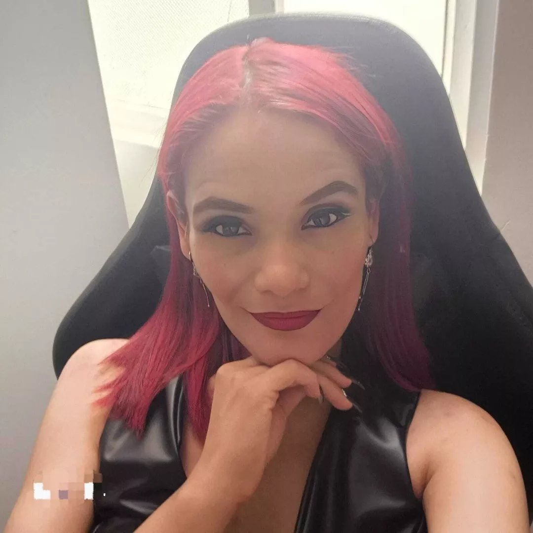 Offline JulietaWall21 on Streamate