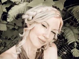 LadyWillowWood on Streamate 