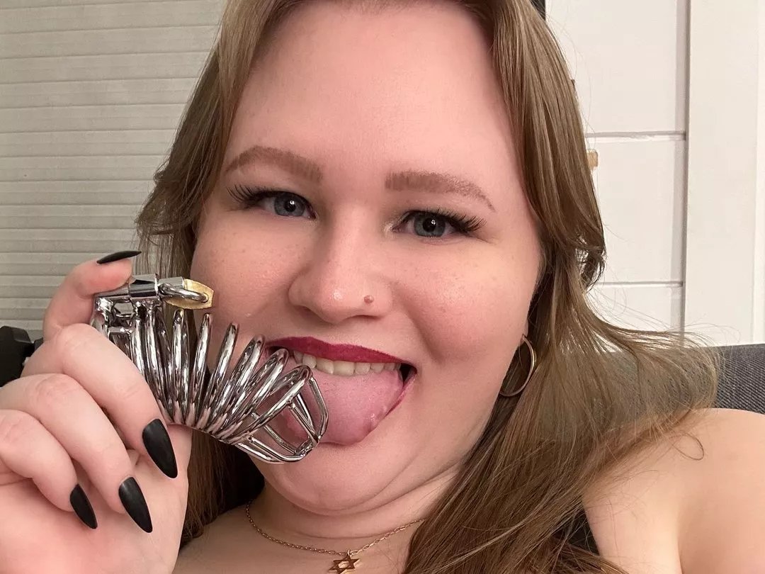 Offline MistressMaisieWilder on Streamate