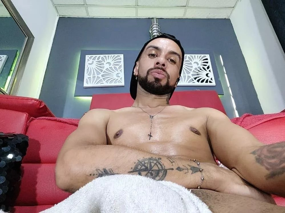 Offline pervertArian on Streamate