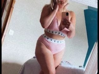 Offline QueenKittyxoox on Streamate