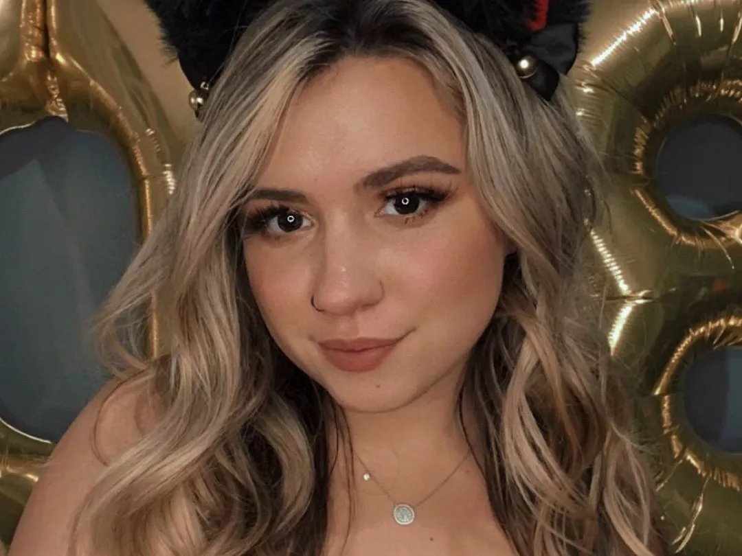 Offline Sarahsteveson018 on Streamate