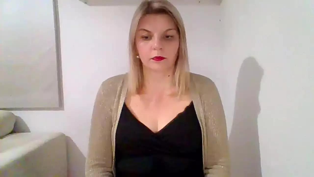 AdriannaHoney on Streamray 