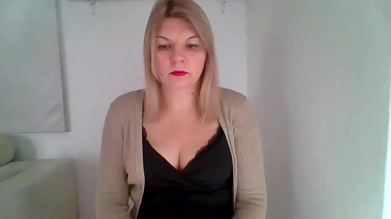 AdriannaHoney on Streamray 