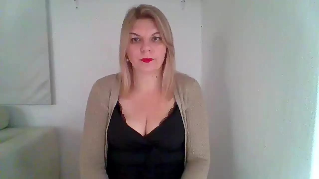 AdriannaHoney on Streamray 