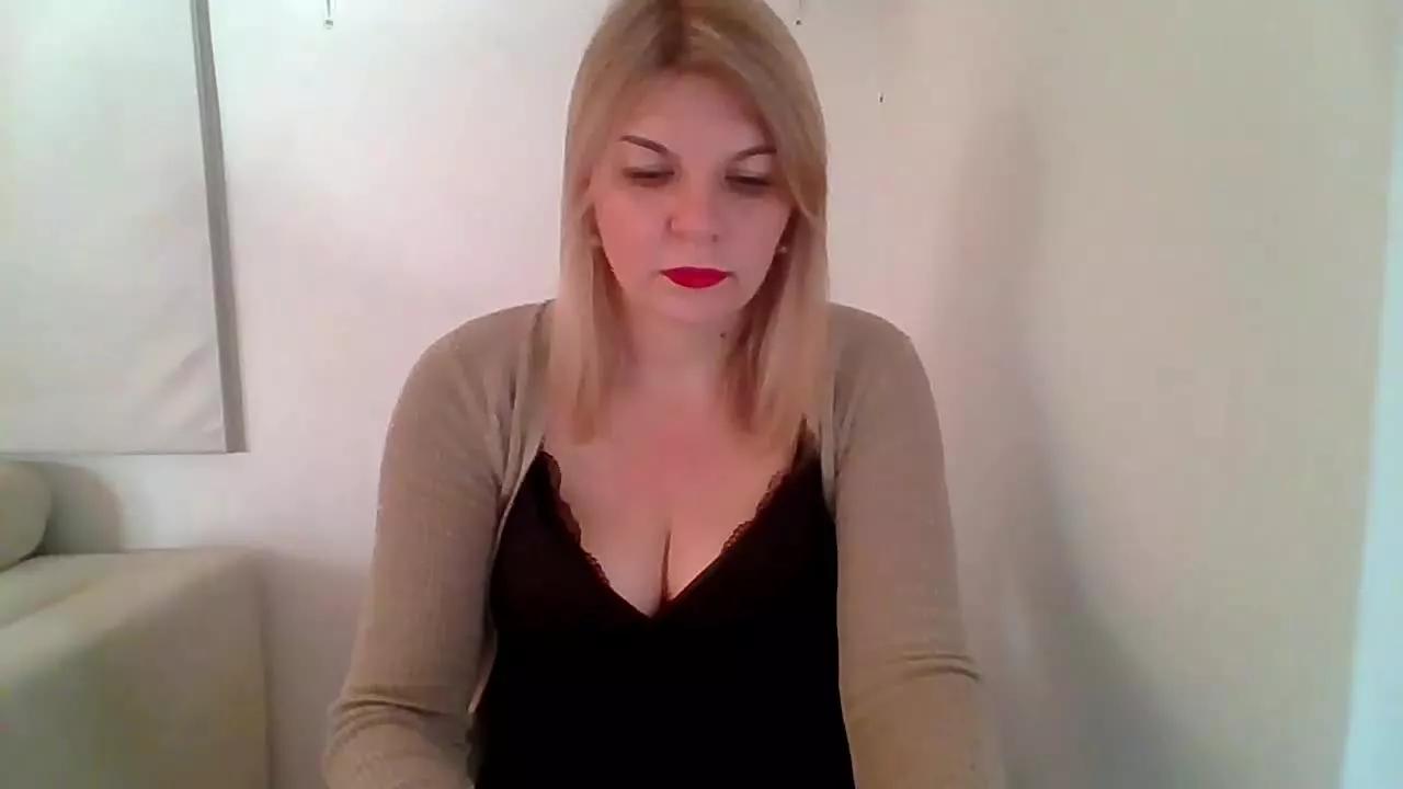 AdriannaHoney on Streamray 