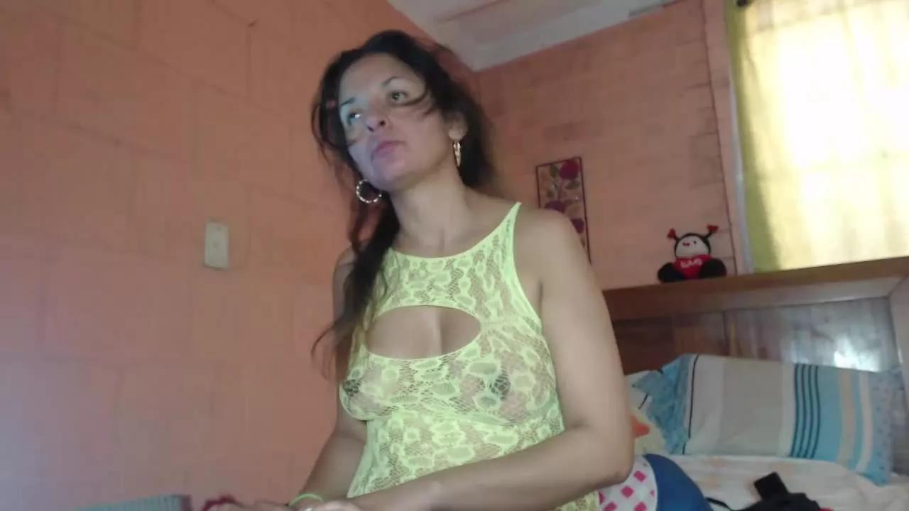 Anngela_Tayson on Streamray 