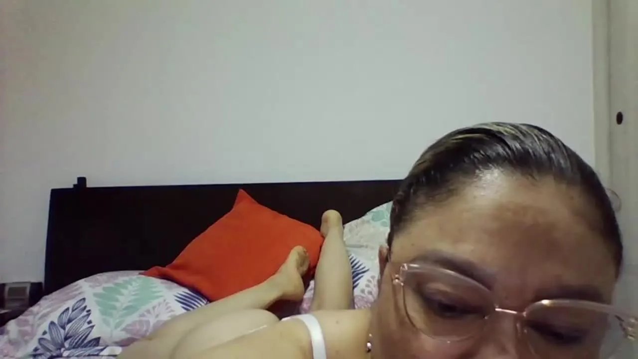 Offline AtheneaArbelaez on Streamray