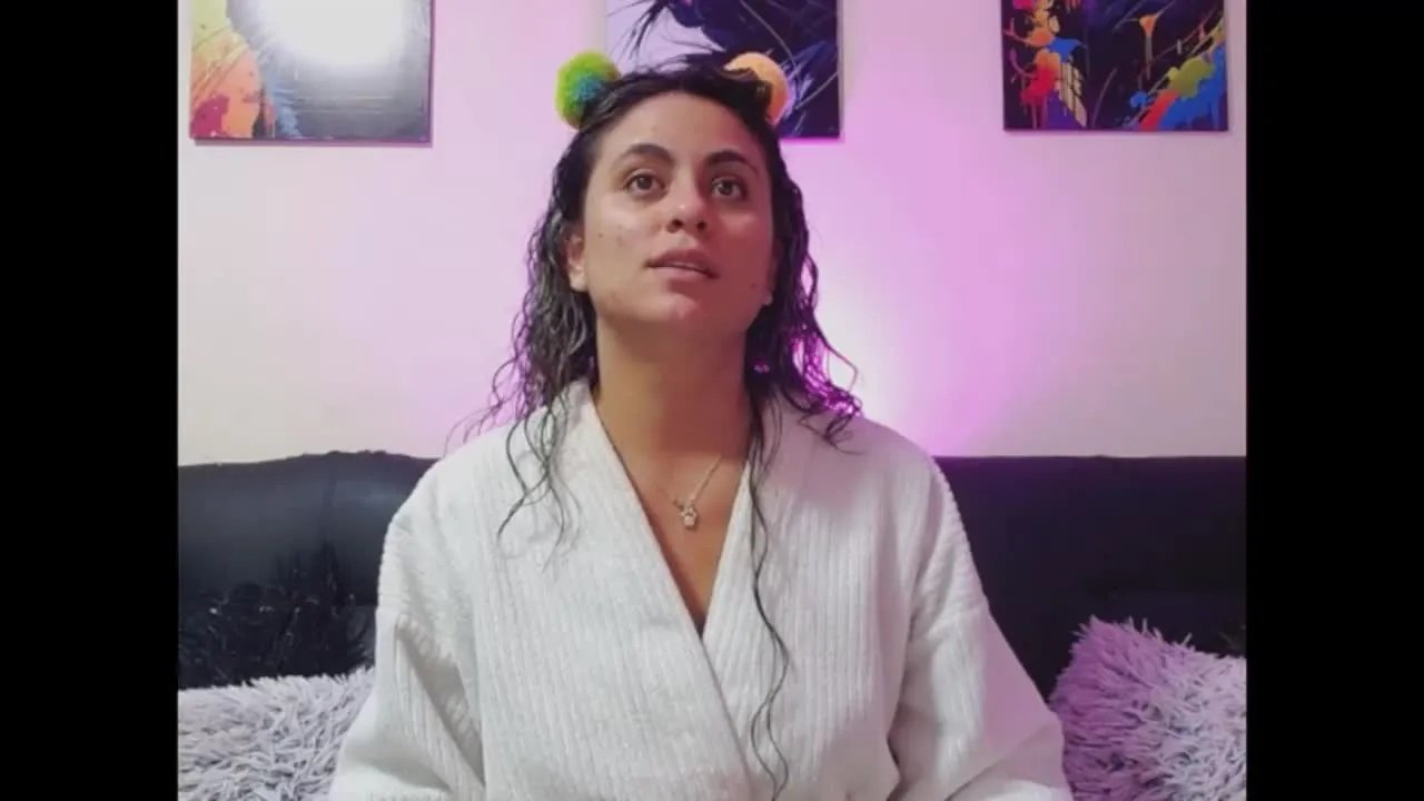 Offline CarolineJSmith on Streamray