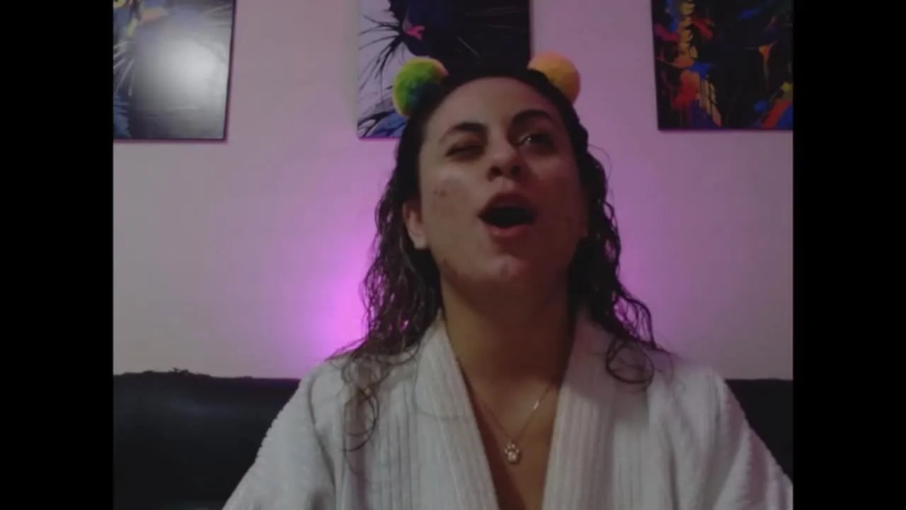 Offline CarolineJSmith on Streamray