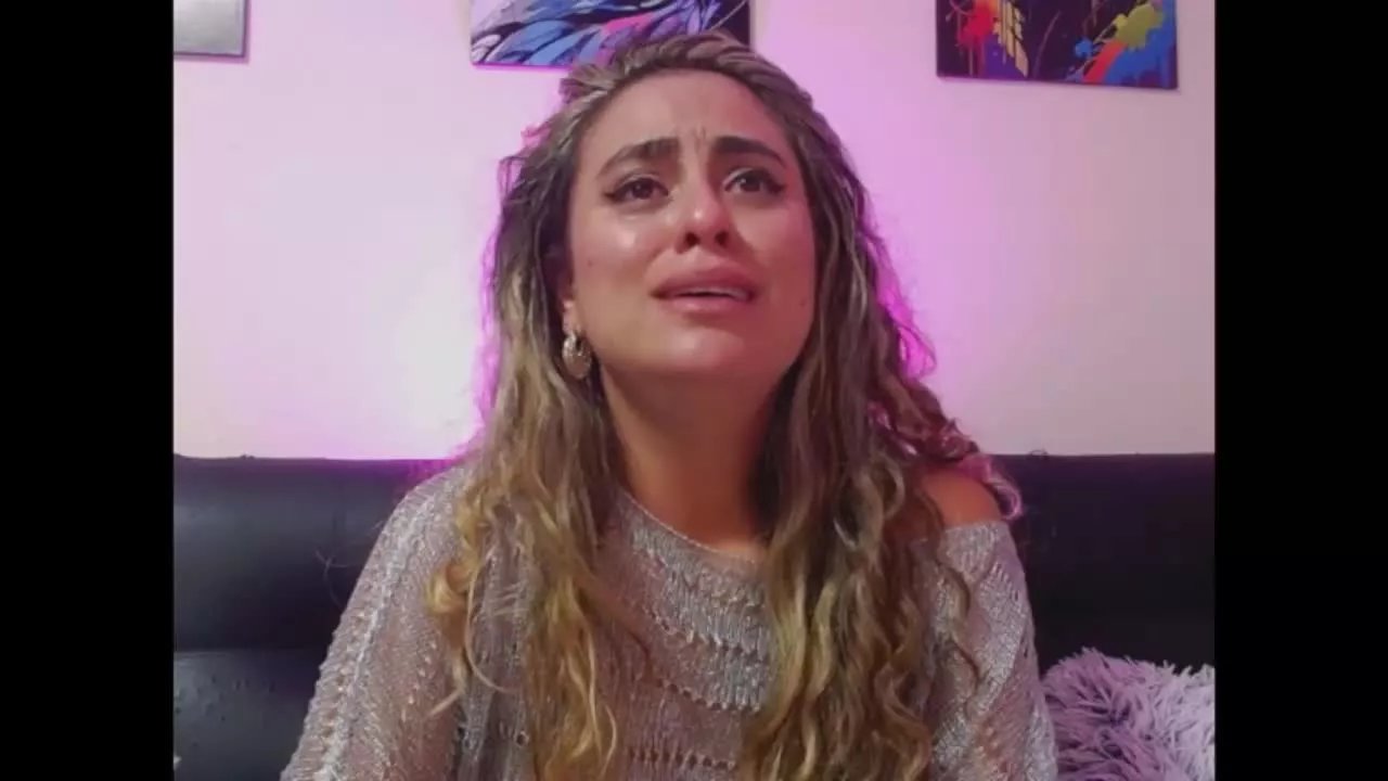 Offline CarolineJSmith on Streamray