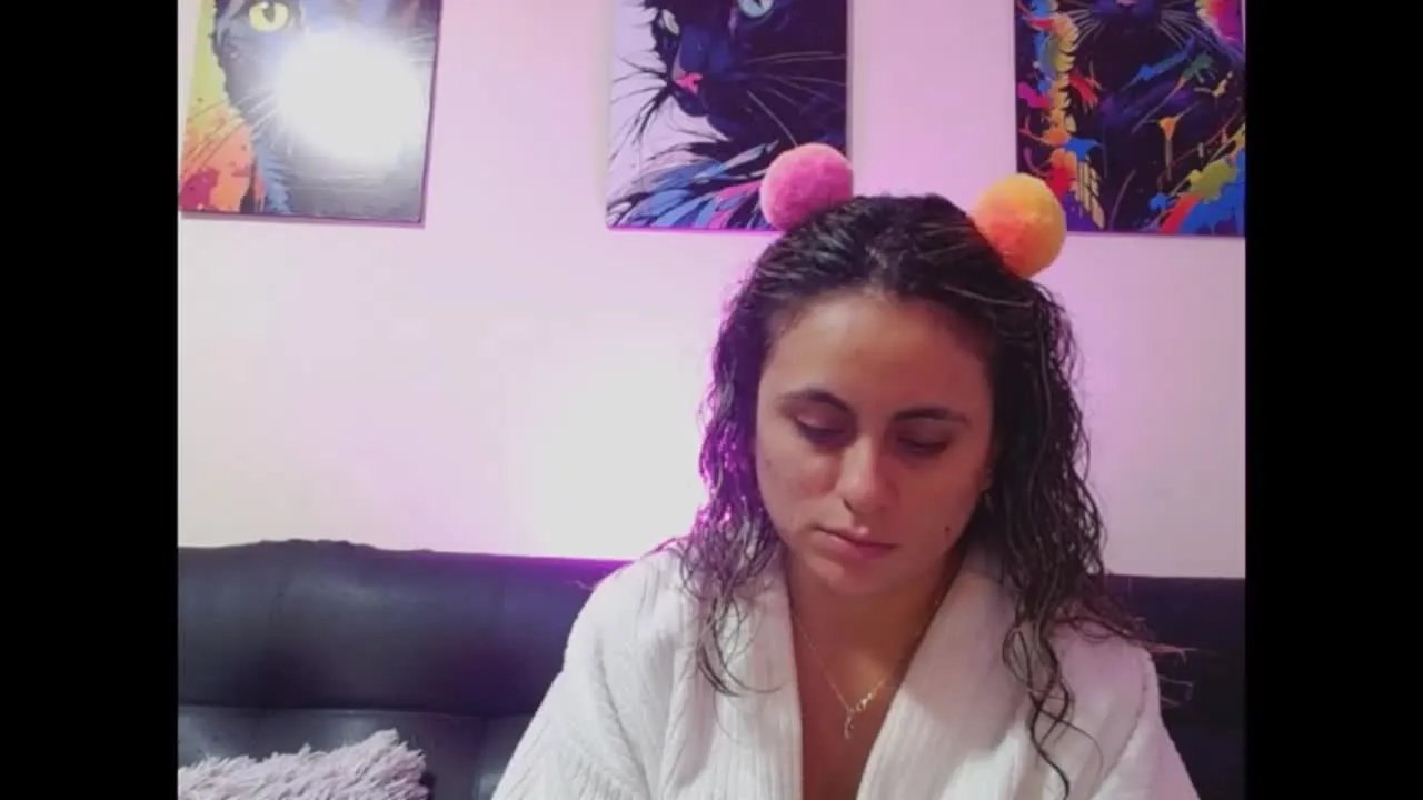 Offline CarolineJSmith on Streamray