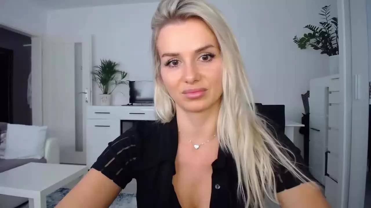 CorneliaDoll on Streamray 
