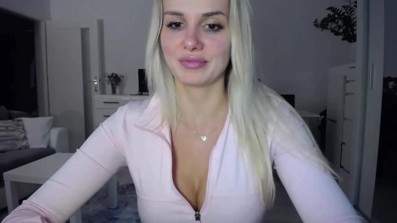 CorneliaDoll on Streamray 