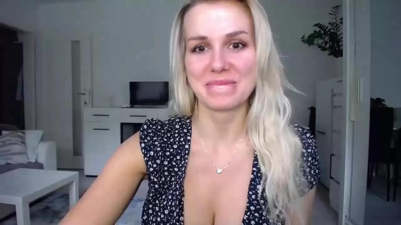 CorneliaDoll on Streamray 