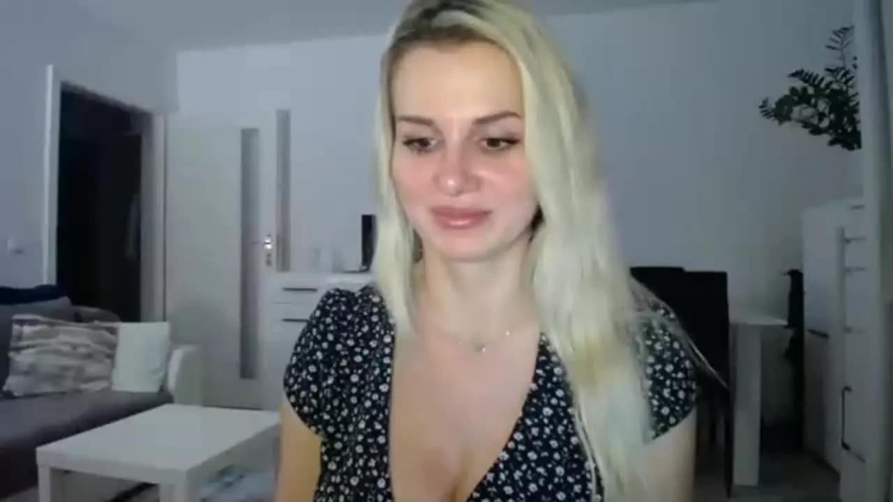 CorneliaDoll on Streamray 