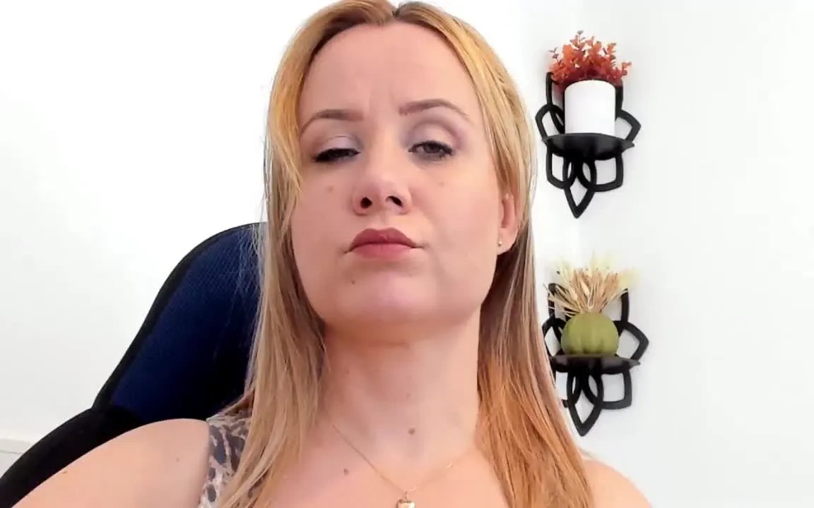 Offline HeartlessQueenn on Streamray