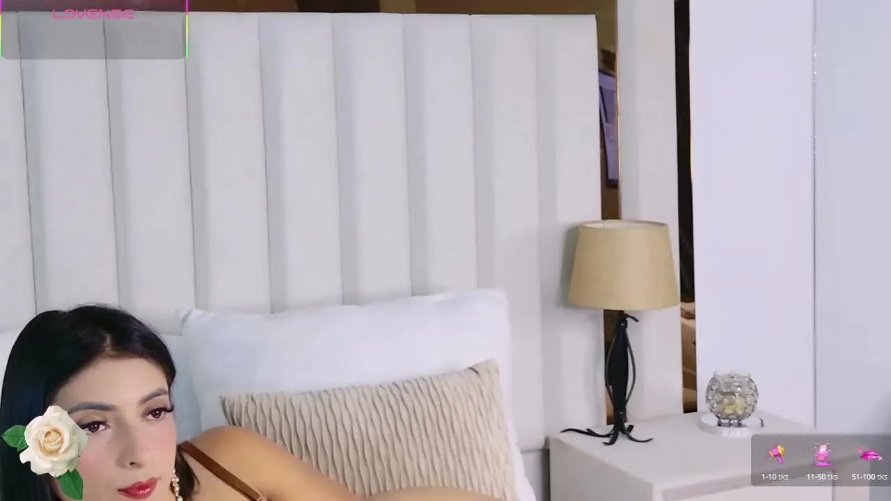 Offline HelenRouse on Streamray