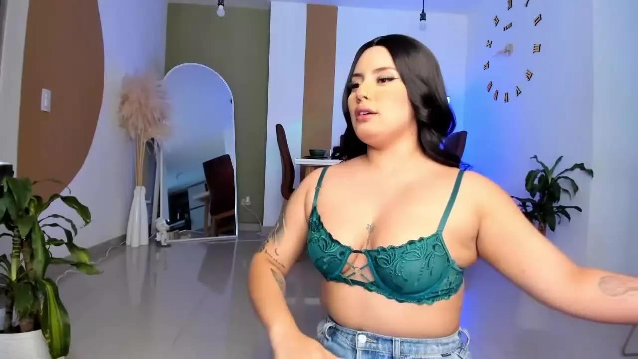 LauraHott on Streamray