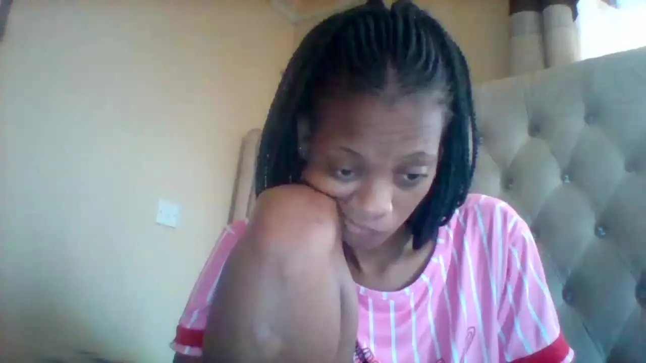 Offline Lolah25g on Streamray