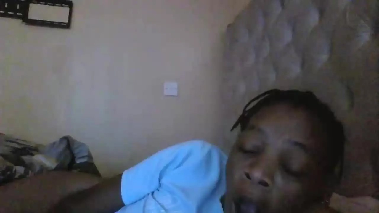 Offline Lolah25g on Streamray