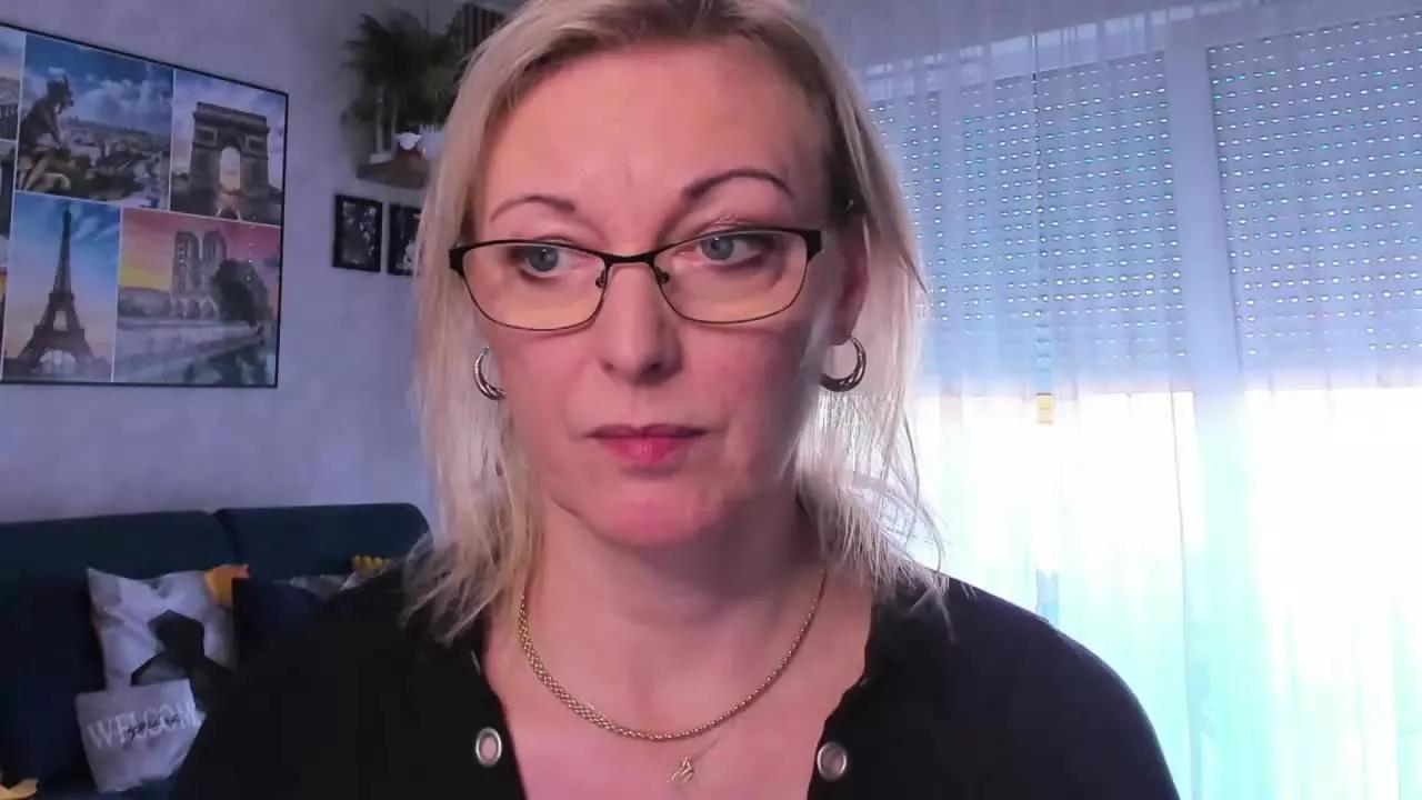 LUXvanessa on Streamray 