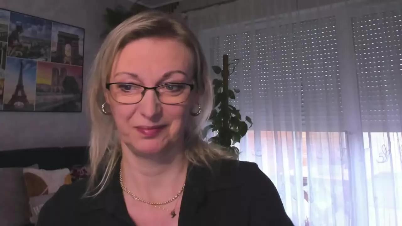 LUXvanessa on Streamray 